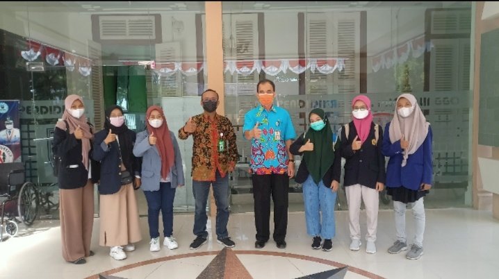 Enam mahasiswa yang mendapat penempatan di Sekolah Dasar Swasta (SDS) Islam Terpadu Al Hidayah Dusun Manggis Desa Tiris Kecamatan Tiris Kabupaten Probolinggo, yakni Ayu Kholifatur Rahmah (Universitas Negeri  Malang), Dwi Nurkarimah (Universitas Negeri Surabaya), Lutfiani Nur Khoirina (Universitas Jember), Mariatul Safitri (Universitas Jember), Rachma Kamelia Ismail (Universitas  Pendidikan Ganesha), Rizqi Atzaliz (Universitas Jember).  "Kampus Mengajar merupakan bagian dari Program Kampus Merdek
