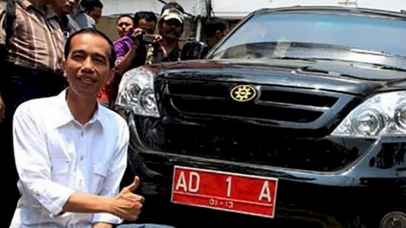 Presiden Jokowi dan Mobil Esemka