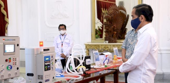Presiden Joko Widodo saat melihat alkes produksi BPPT/Net