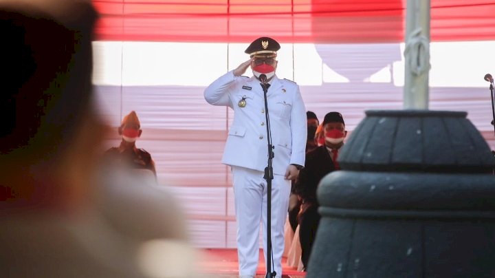 Bupati saat memimpin Upacara HUT RI ke-76