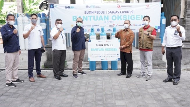 Penyerahan bantuan tabung oksigen/Ist