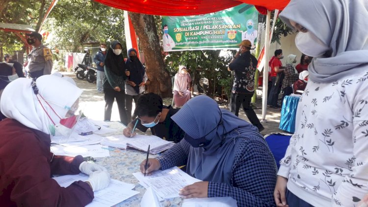 Suasana vaksinasi mandiri warga di Bondowoso/RMOLJatim