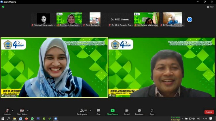 Arif Susena (kanan) Market Packaging Safety and Compliance Manager PT. Nestle Indonesia – Head Office Jakarta dalam menyampaikan materi di webinar/Ist