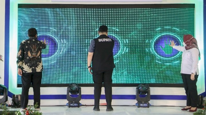 Bupati Kediri Resmikan Ruang Lab Lab Bratotium