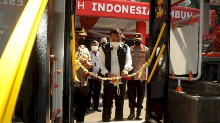 Wali Kota Eri meresmikan armada dan rute baru Suroboyo Bus/RMOLJatim