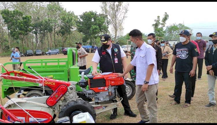  Bupati Kediri, Saat Cek Alat Pertanian/Ist