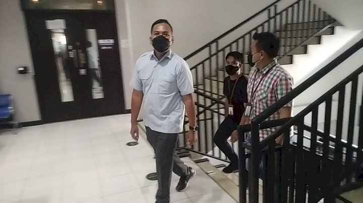 Awang Diantara saat tiba di ruang Pidsus Kejari Surabaya/RMOLJatim