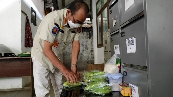 Sekdin Satpol PP Kota Kediri, Siapkan Makanan Siap Saji