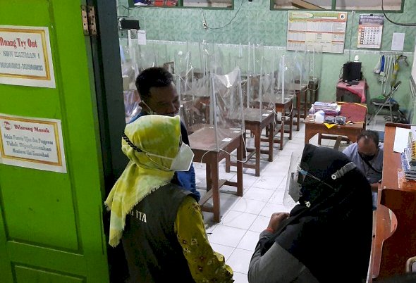 Wali Kota Mojokerto, Ika Puspitasari saat meninjau persiapan PTM di sejumlah sekolah /Ist