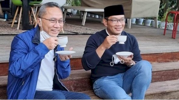 Ketua Umum DPP PAN Zulkifli Hasan saat ngopi berdua dengan Ridwan Kamil/Ist