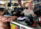 Jelang PTM, Toko Seragam Sekolah di Kediri Diserbu Wali Murid