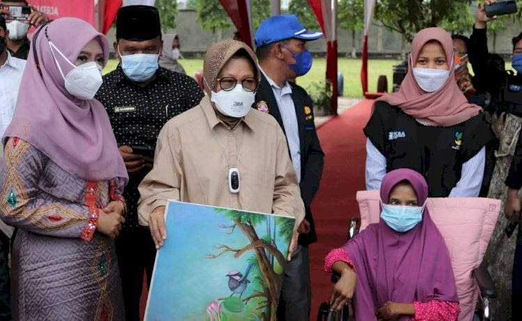 Menteri Sosial Tri RIsmaharini di Aceh Besar. Foto: AJNN/RMOLAceh