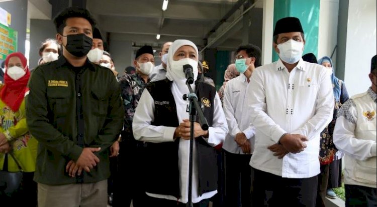  Gubernur Jatim didampingi Bupati Jember Hendy Siswanto dan Wabup Jember Gus Firjaun, saat meninjau sekolah SMKN 5/RMOLJatim