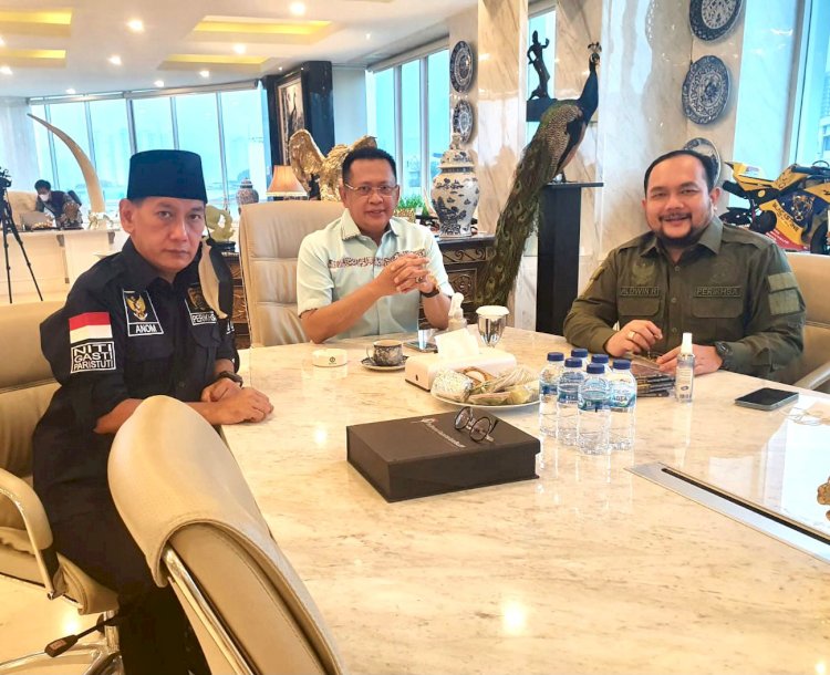  (Kika), Advokat Aldwin Rahadian, Ketua MPR RI  Bambang Soesatyo dan Wakil Sekjen PERIKSHA, Anom Reksodirjo/Ist