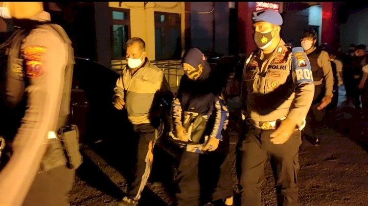 Para tersangka yang digiring/ RMOLjatim