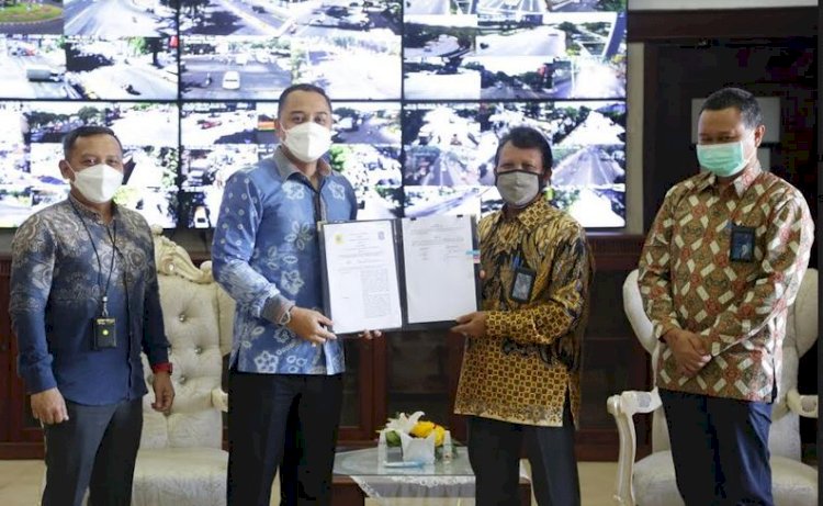  Wali Kota Eri Mou dengan General Manager PT PLN (Persero) Unit Induk Transmisi Jawa Bali Madura (UIT JBM), Suroso/RMOLJatim