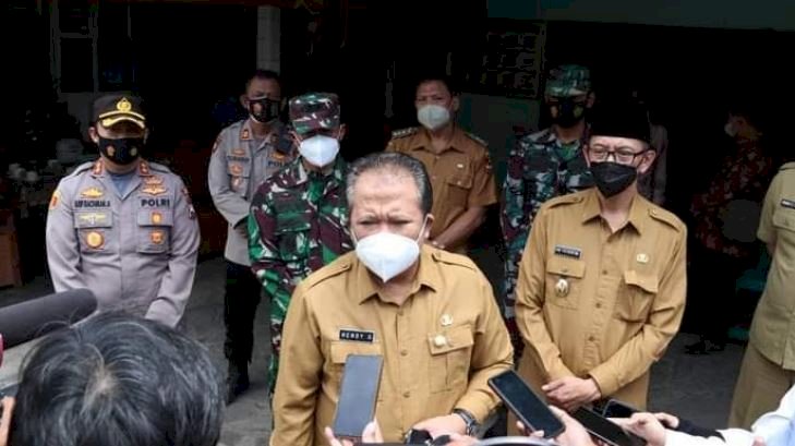 Bupati Jember Hendy Siswanto saat di Pondok Pesantren Miftahul Ulum Sumber Taman/Ist