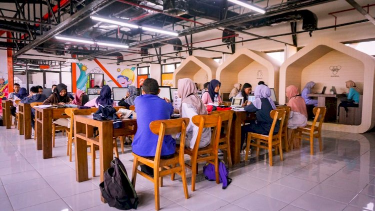 Aktifitas work shop di koridor Coworking Space sebelum pandemi/ist