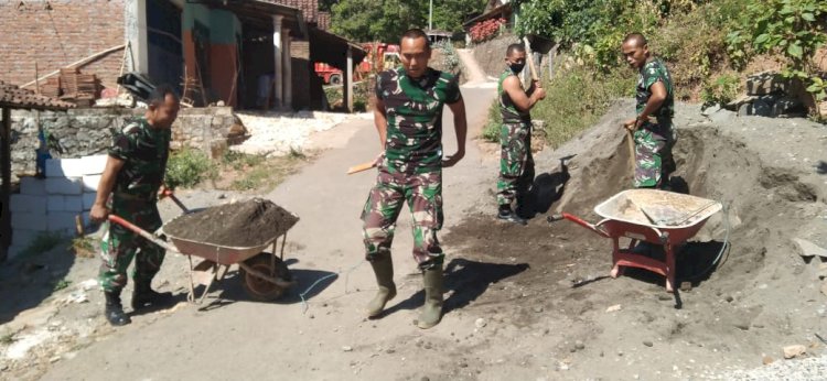 Anggota TNI Saat Mengerjakan Sasaran Fisik/RMOLJatim