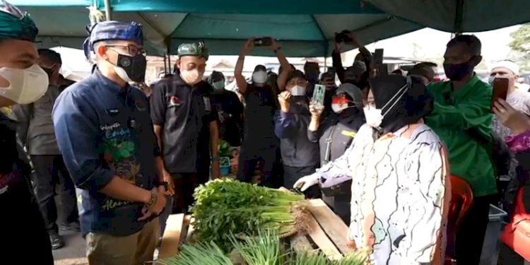Sandiaga Uno mengunjungi pedagang pasar tradisional/net