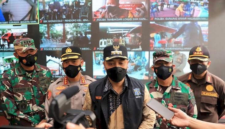 Wali Kota Eri bersama Forkopimda Kota Surabaya meninjau vaksinasi di sekolah Santa Maria/RMOLJatim
