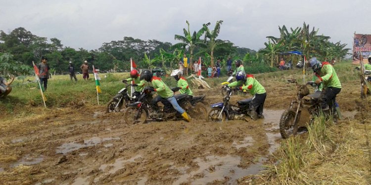 Tukang ojek gerabah yang ikut "Motorcross"/RMOLJateng