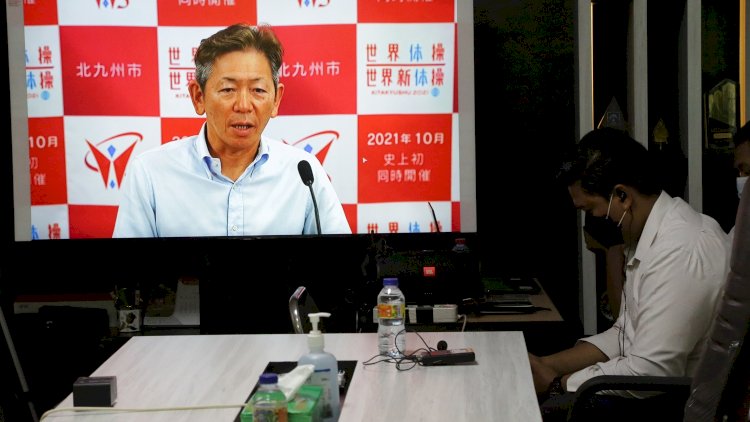 Koji Takakura saat workshop inovasi pengelolaan sampah secara virtual yang diikuti oleh para kader lingkungan Kota Pahlawan/ist