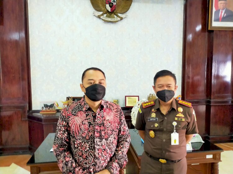 Wali Kota Eri bersama Kajari Surabaya Anton Delianto/RMOLJatim