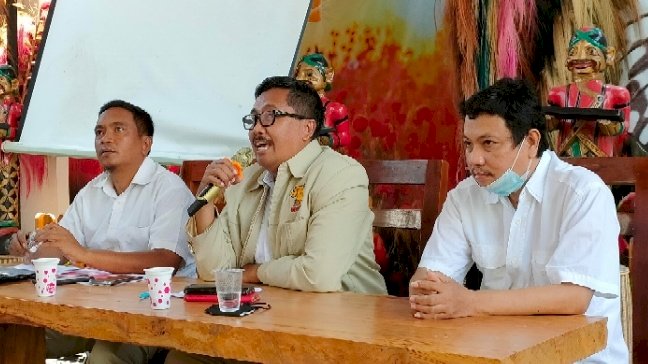 Ketua DPC Gerindra Kabupaten Probolinggo, Jon Junaidi saat memberikan arahan pada kader. /RMOLJatim
