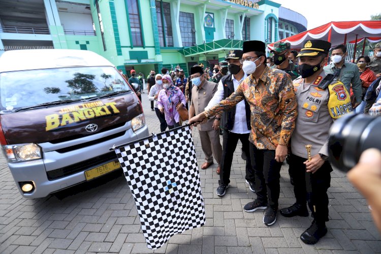 Bupati Sidoarjo Gus Muhdlor dan Wali Kota Surabaya Eri Cahyadi Berangkatkan Mobile Vaksinasi Covid-19/RMOLJatim