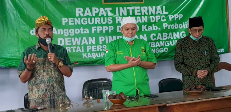 Slamet Riyadi saat bersama Habib Salim Quraisy di acara rapat internal DPC PPP Kabupaten Probolinggo. Ist