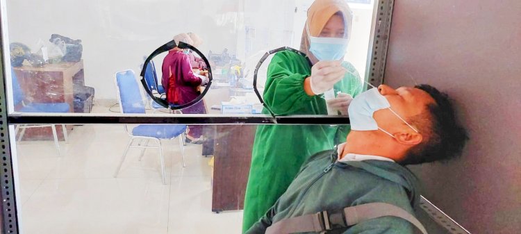 Kegiatan layanan rapid test antigen di Stasiun Madiun/Ist
