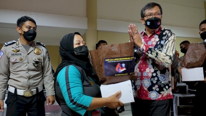 Bantuan paket sembako pada ratusan tunawisma peserta vaksinasi Covid-19/Ist