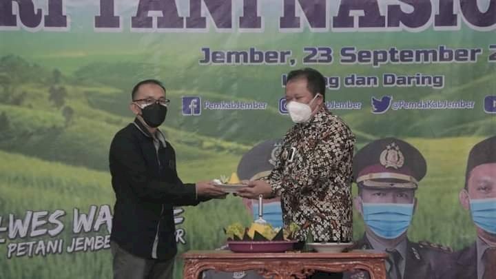 Bupati Jember Hendy Siswanto, bersama ketua Sekti Jember, Jumain