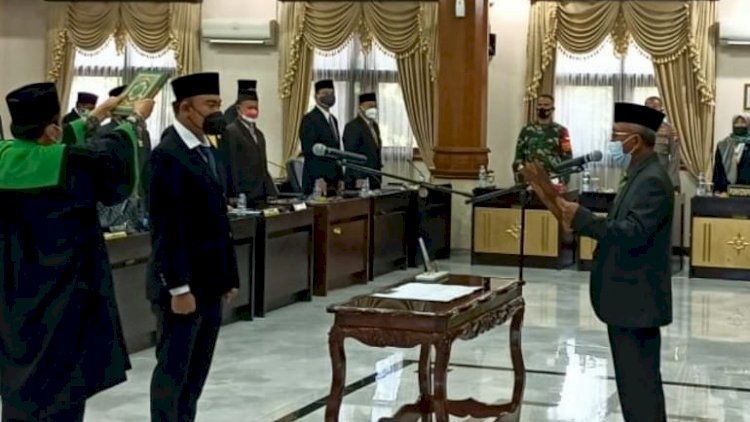 Pengambilan Sumpah Pengganti antar waktu ( PAW) Wakil Ketua DPRD  Bertempat  di gedung DPRD Tuban/RMOL jatim