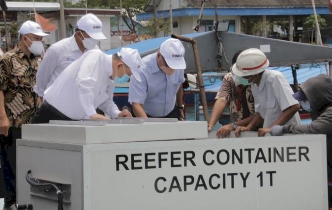 Kegiatan PT INKA uji ketahanan prototipe reefer container di Pelabuhan Tamperan, Pacitan, Jawa Timur/ist