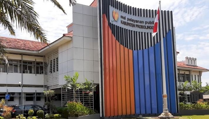 Mobil KPk terparkir di depan Kantor MPP Kabupaten Probolinggo/RMOLJatim