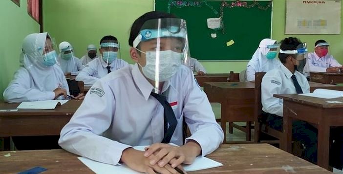 Siswa saat menjalani pembelajaran tatap muka (PTM) terbatas di masa pandemi/Net