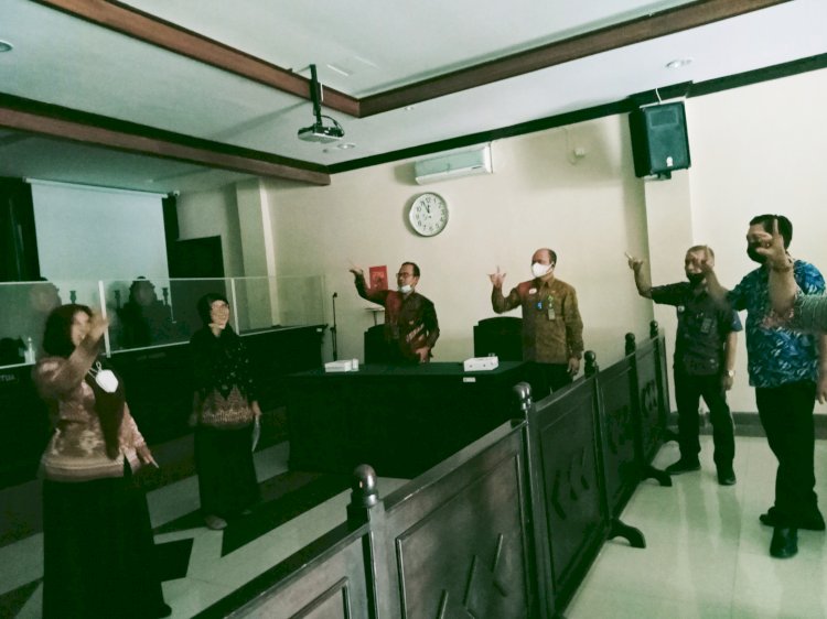 suasana pelatihan bahasa isyarat di PN Jember/RMOLJatim