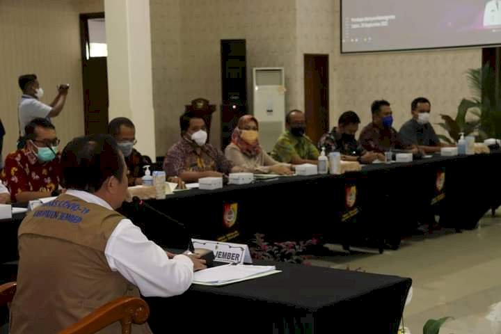 Rakor Bupati Jember Hendy Siswanto, dengan Notaris dan PPAT di Pendopo Wahya Wibawagraha/RMOLJatim