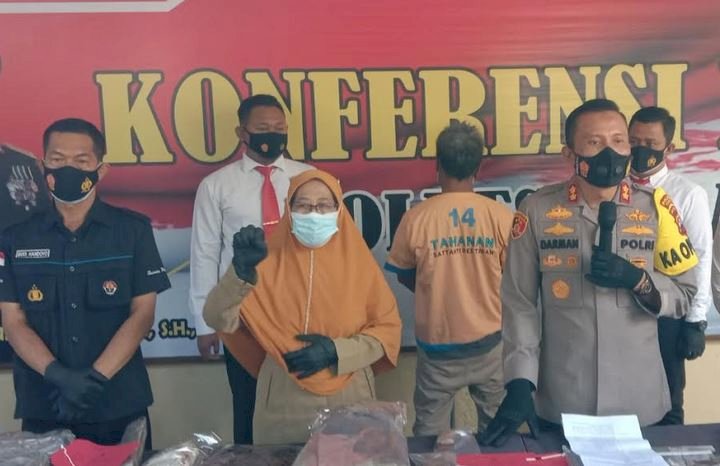 Kapolres Tuban AKBP Darman merilis pelaku pembantaian/Ist 