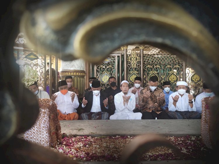 Presiden PKS Ahmad Syaikhu berziarah ke makam Syaikhona Cholil/Ist