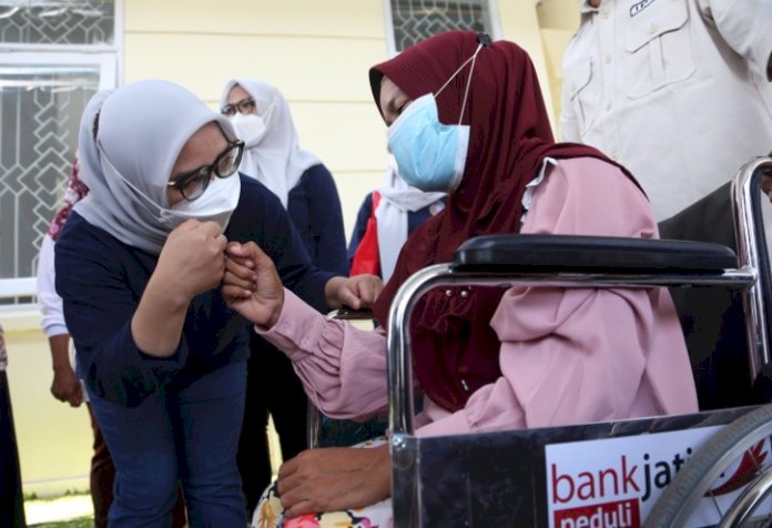 Rini Indriyani Eri Cahyadi saat mengunjungi gebyar vaksin disabilitas di Kantor TP PKK Kota Surabaya/ist