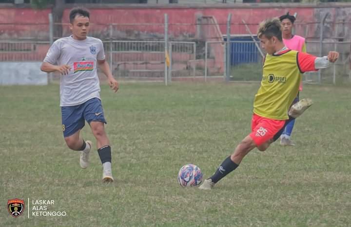 Pemain Persinga Ngawi tengah menjalani TC di Stadion Ketonggo/repro
