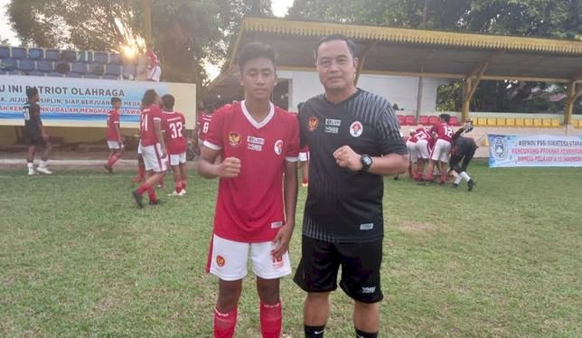 Alan bersama Pelatih Kepala Gendut Doni saat Seleksi Timnas di Medan)/RMOLJatim