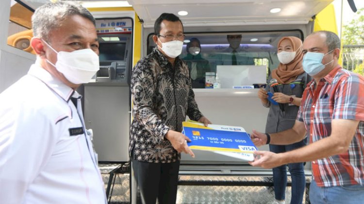 Dirut BTN Haru Koesmahargyo melakukan kunjungan kerja ke Jawa Barat, Rabu (29/9)./Dok