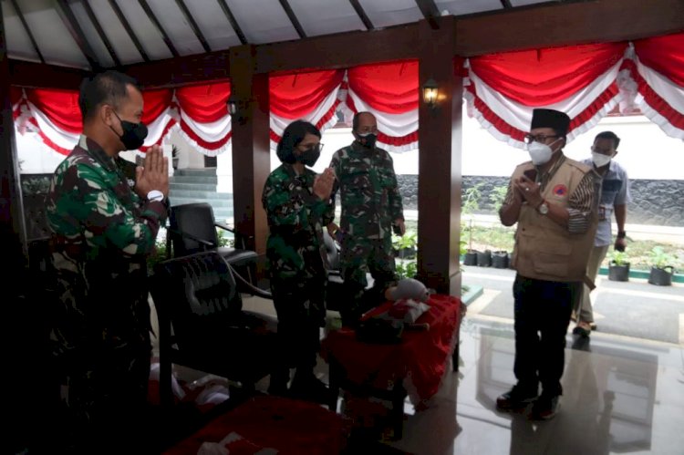   Wali Kota Malang, H. Sutiaji, saat menerima kunjungan Satgas Serbuan Vaksinasi Koarmada II di Gazebo Balaikota Malang/Ist