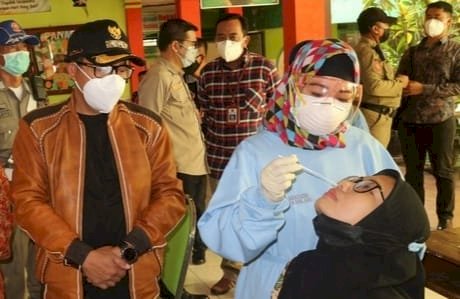   Wali Kota Malang Drs. H. Sutiaji Saat Tinjau Tes Swab Antigen di Sekolah/Ist