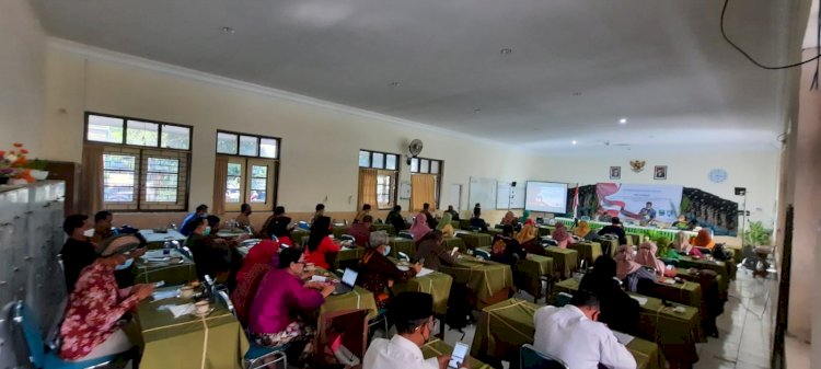  Pelatihan pada guru dan Kepala SMP se-Magetan/Ist