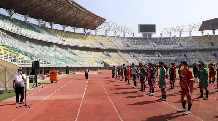 M. Afgani saat membuka seleksi Diklat Sepak Bola Surabaya di Stadion GBT/RMOLJatim